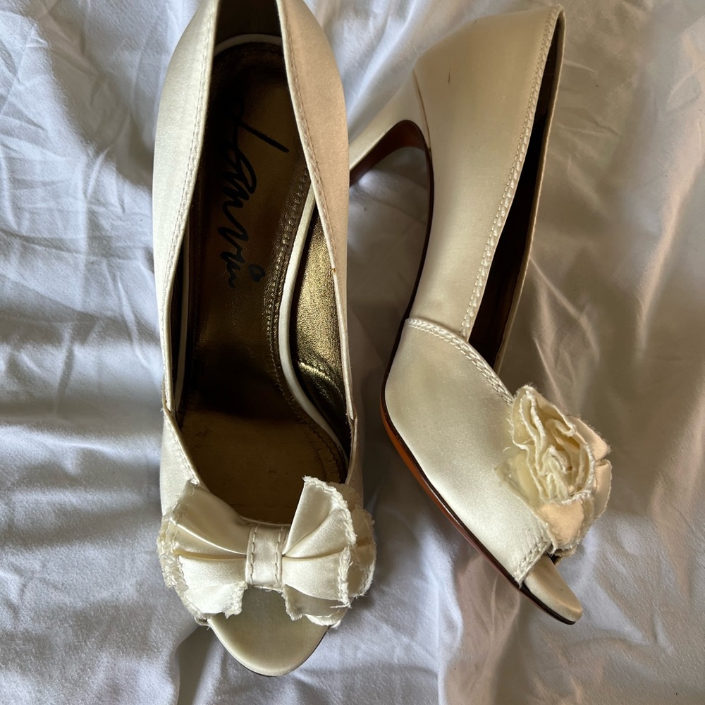 Beautiful white lanvin heels size 40/10 peep toe